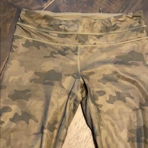 Lululemon size 6 camo medium rise